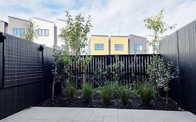 Huntington Townhouse With Patio And Parking